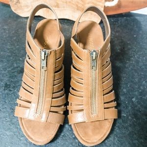 ⭐️SOLD⭐️Aerosoles Camel Wedge Sandals Size 7 1/2